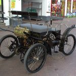 800px-Old_car_from_Denmark-BREMS_Nr._1_Type_A_1900.–002
